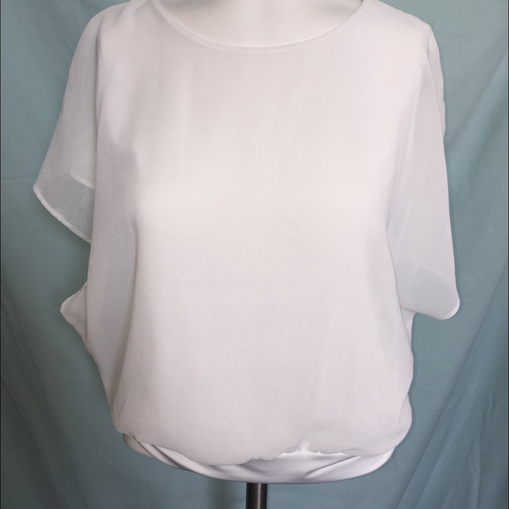 🍭White flowy Blouse with butterfly sleeves🍭